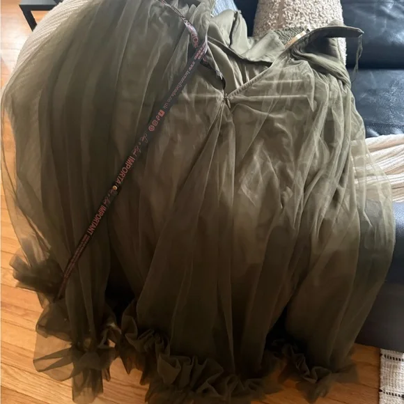 Elegant Strapless Olive Dress - Picture 9 of 10